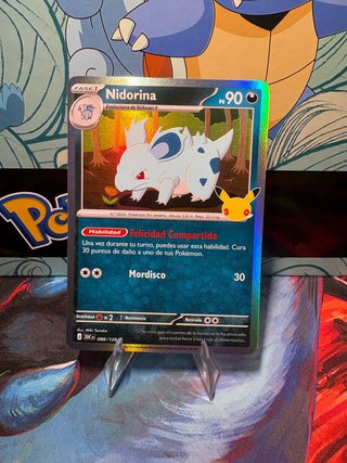 Carta Pokémon Nidorina (Edición 25 Aniversario)