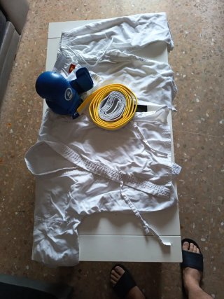 Kit de Karate con Guantes y Cinturón