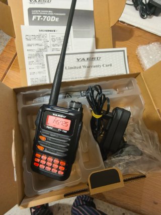 Walkie Talkie Yaesu FT-70DE