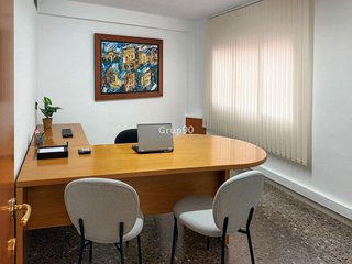 Oficina en venta en Joc de la Bola - Camps d'Esports - Ciutat Jardí - Montcada en Lleida