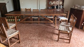 Mesa de madera maciza con 8 sillas
