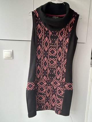 Vestido con estampado geométrico