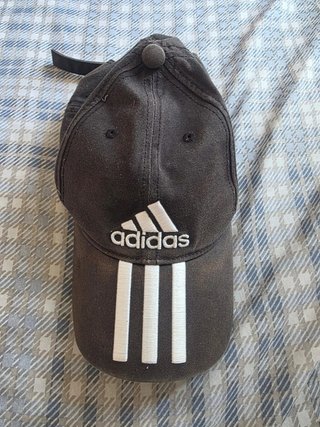 Gorra adidas negra