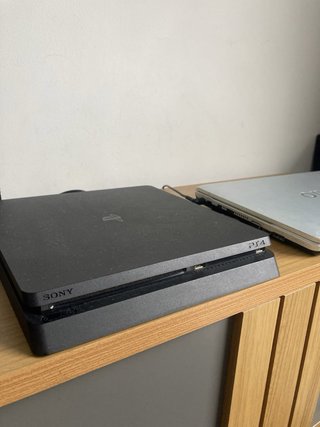 PS4 Slim 500 GB + Mando