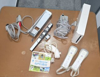 Consola Nintendo Wii con Tabla WiiFit y accesorios