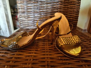 Tacones Dorados