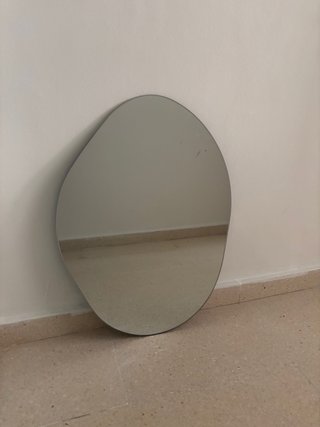 Espejo de pared con forma orgánica 60x 43cm