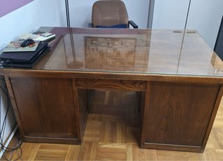 Escritorio Antiguo de Nogal con Cajones