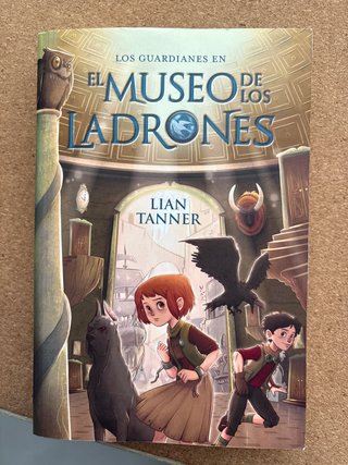 Los guardianes en el museo de los ladrones