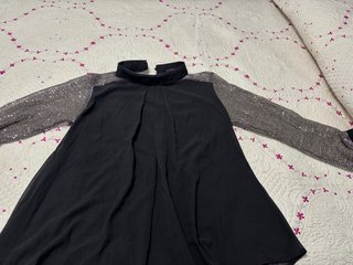 Camisa Negra con Mangas de Brillo