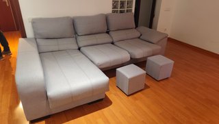Sofá chaiselongue de 3 plazas. Gris. Buen estado.