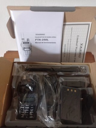 Radio de Banda Aérea Yaesu FTA-250L