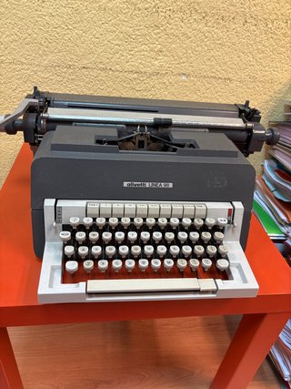 Máquina de escribir Olivetti Linea 98