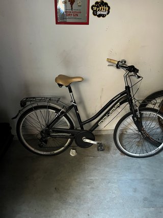 Bicicleta de paseo Conor negra