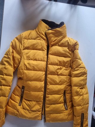 Chaqueta acolchada amarilla