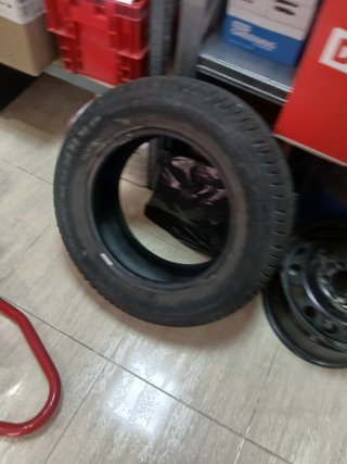 Lote de 25 neumáticos con llanta Precio