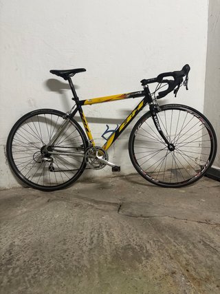 Bicicleta de carretera BH Aprica