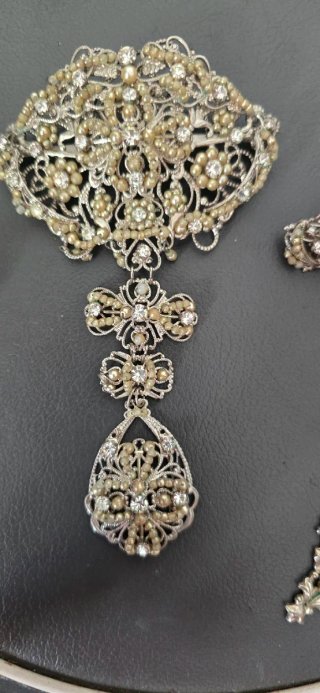 Aderezo de Pendientes y Joya