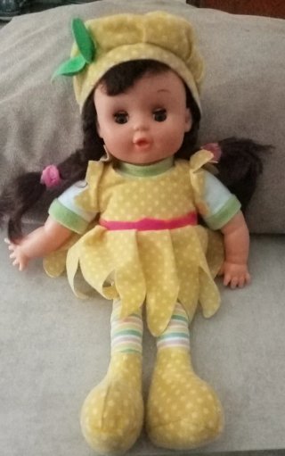 Muñeca de trapo Simba con vestido amarillo