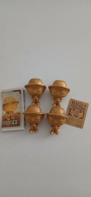 Figura Kinder Joy One Piece Luffy Gold 504