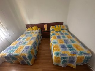 Set de Dormitorio: cabecero+ mesilla + 2 camas