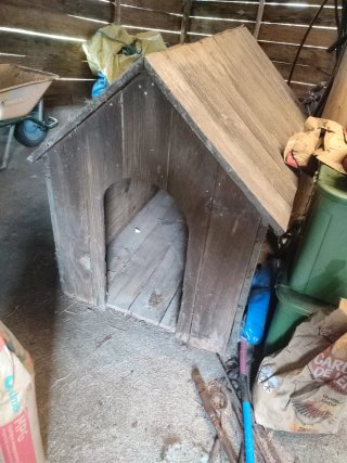 Caseta de madera para perro