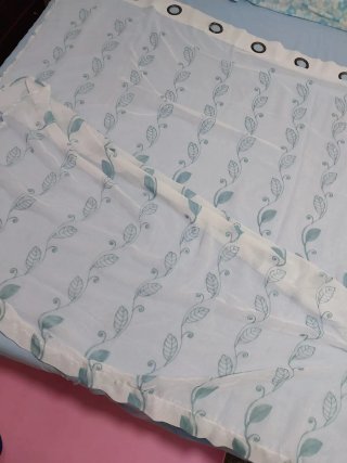Cortina con Estampado de Hojas
