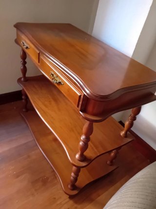 Cómoda de madera con dos cajones