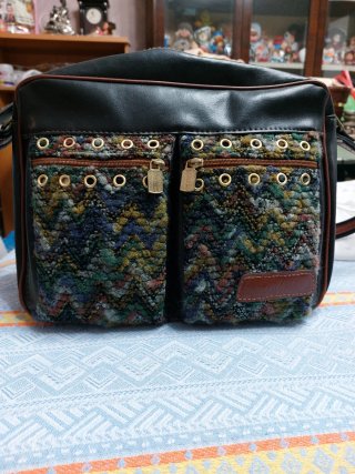 Borsa donna nera con tasche frontali