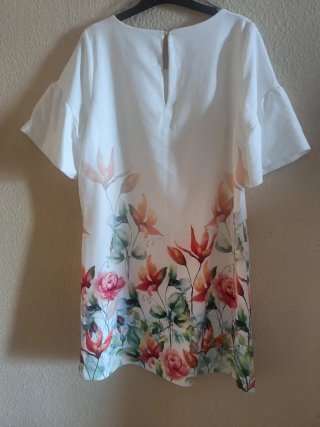 Vestido Mini Blanco con Estampado Floral