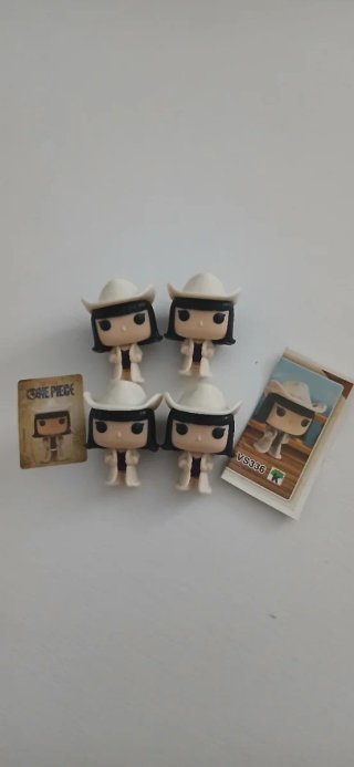 Figuras Kinder Joy One Piece Nico Robin