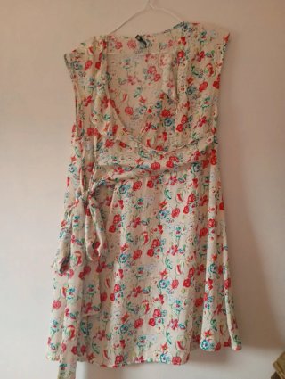 Vestido corto de flores