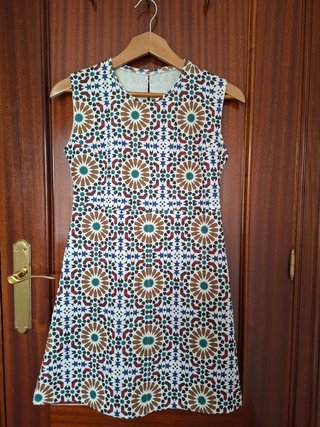Vestido corto sin mangas estampado