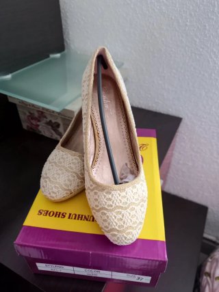 Zapatos Qunhui Dorados Talla 37
