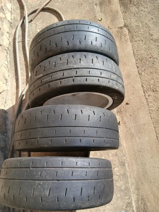 4 Neumáticos Slick Pirelli