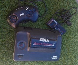 SEGA Master System II con 2 mandos