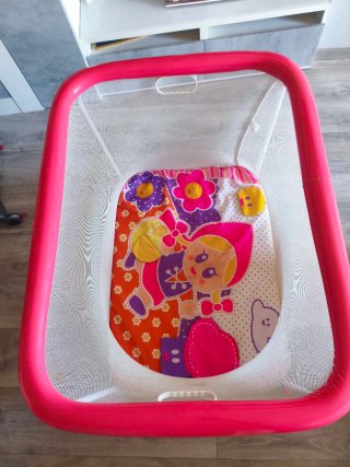 Parque Infantil con Estampado Colorido