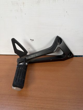 Soporte Estribera Trasero Derecho Yamaha FZ6 08