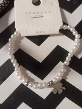 Pulsera de Perlas con Trébol