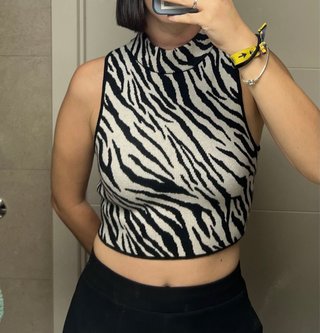 Top Bershka Estampado Cebra Talla L