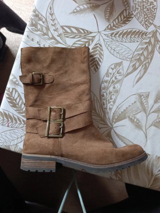 Botas de Piel Vuelta con Hebillas