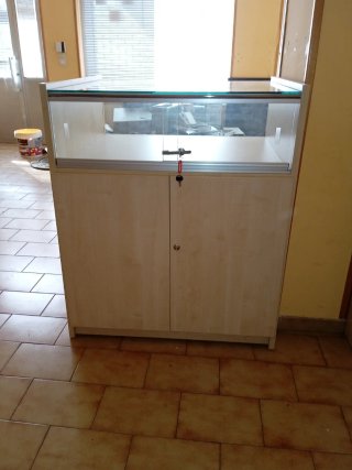 Mueble Expositor de Tienda con Vitrina