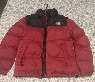 Chaqueta Roja y Negra
