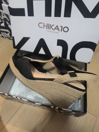 Sandalias de cuña Chika10 negras