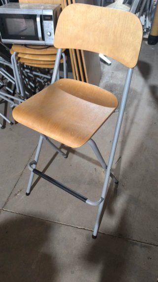 Silla alta plegable de madera y metal