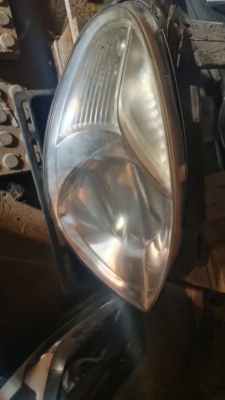 Faro delantero para vehículo
