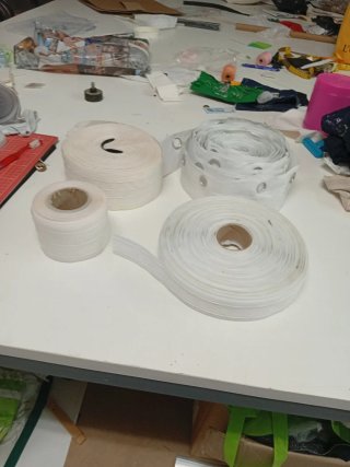 Se donan Lote de 4 rollos de cinta para cortinas D