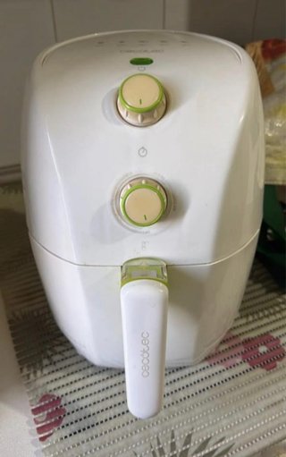 Freidora de aire Cecotec blanca y verde  y licuado