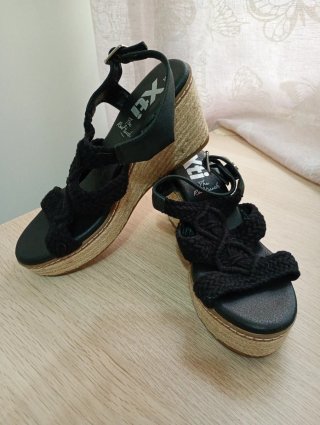 Sandalias Xti negras con Cuña