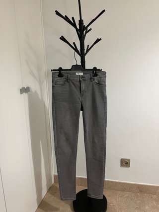 Pantalón Pitillo Gris